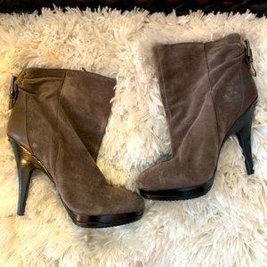 Michael Kors super cute ankle booties. Size 10